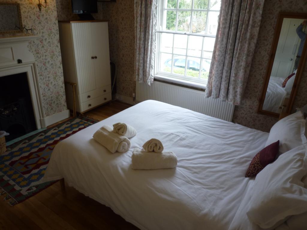 Manor Cottage Bed And Breakfast Виндзор Экстерьер фото