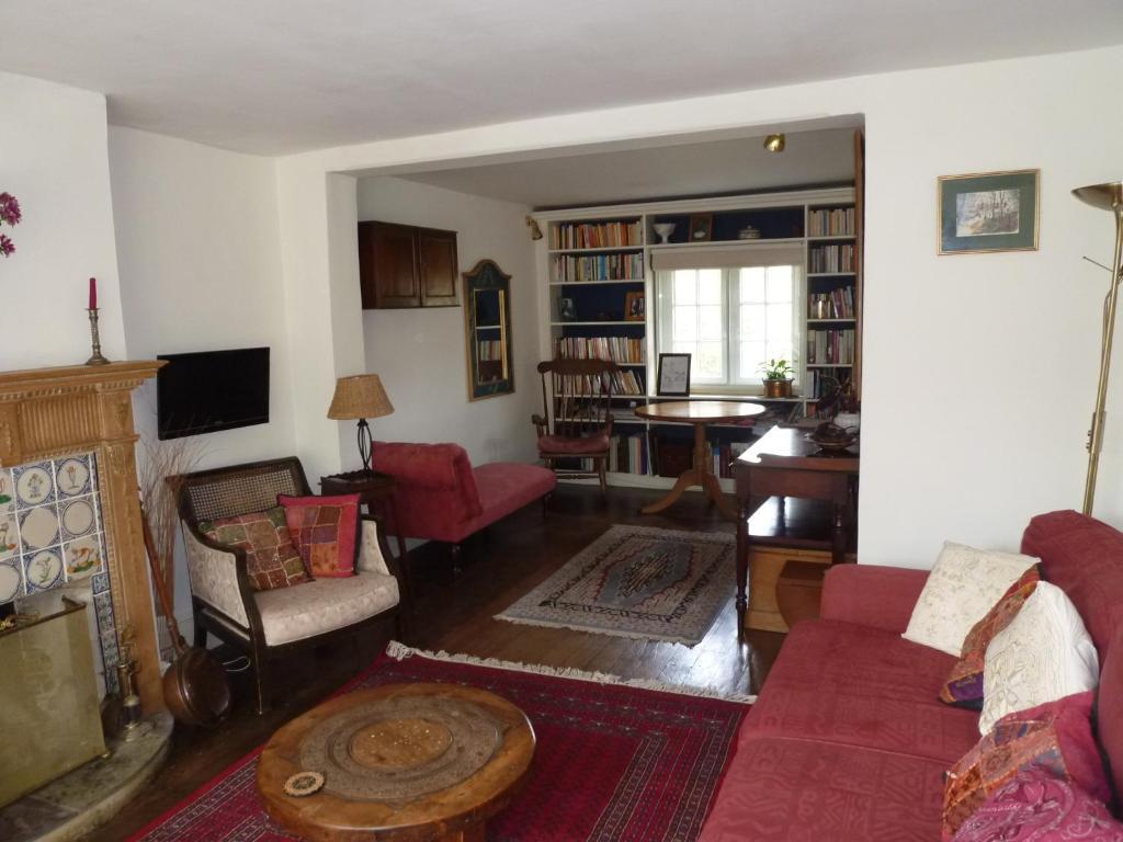 Manor Cottage Bed And Breakfast Виндзор Экстерьер фото