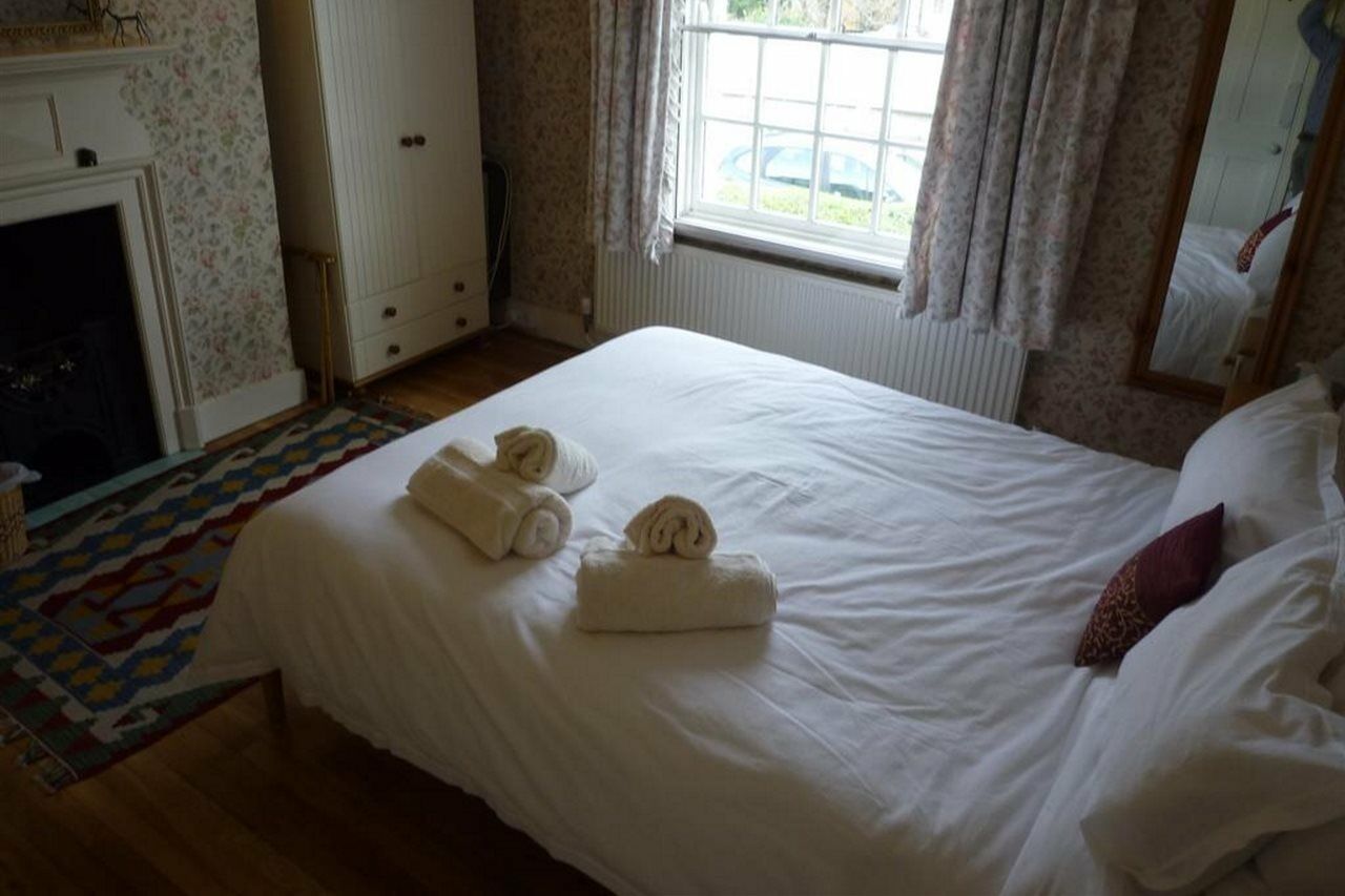 Manor Cottage Bed And Breakfast Виндзор Экстерьер фото